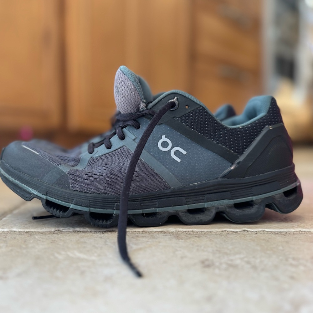 NWOT On Running Cloudace Women’s Size 8 Cloudtec Running Shoes Graphite/Olive